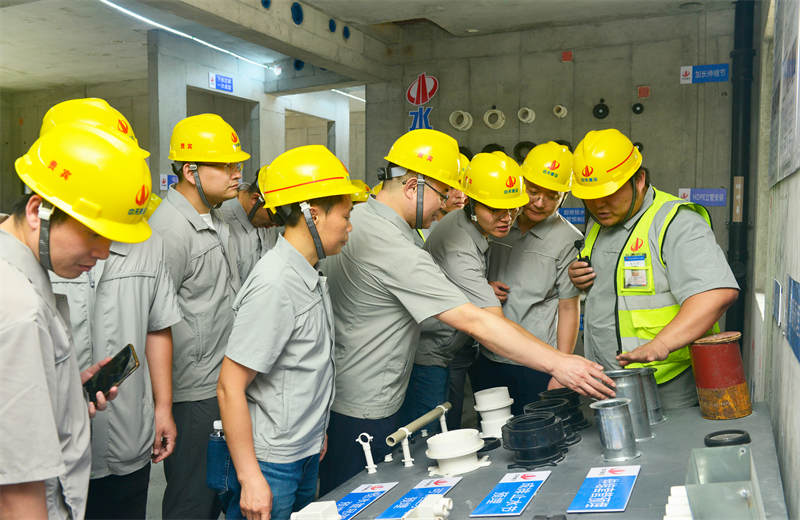 为进一步推进优质客户高效履约，提升交付品质、达成客户满意，2025年6月25日，yd12399云顶集团建设集团在上海组织召开2025年越秀地产、华润置业客户履约推进会。